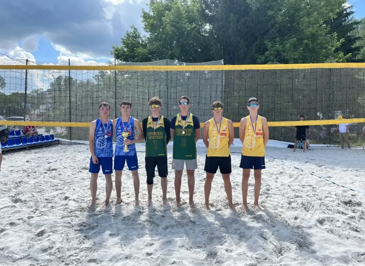 ☀️🏐 Жара на кортах!

Завершилось открытое Первенство Томской области по пляжному волейболу среди юн