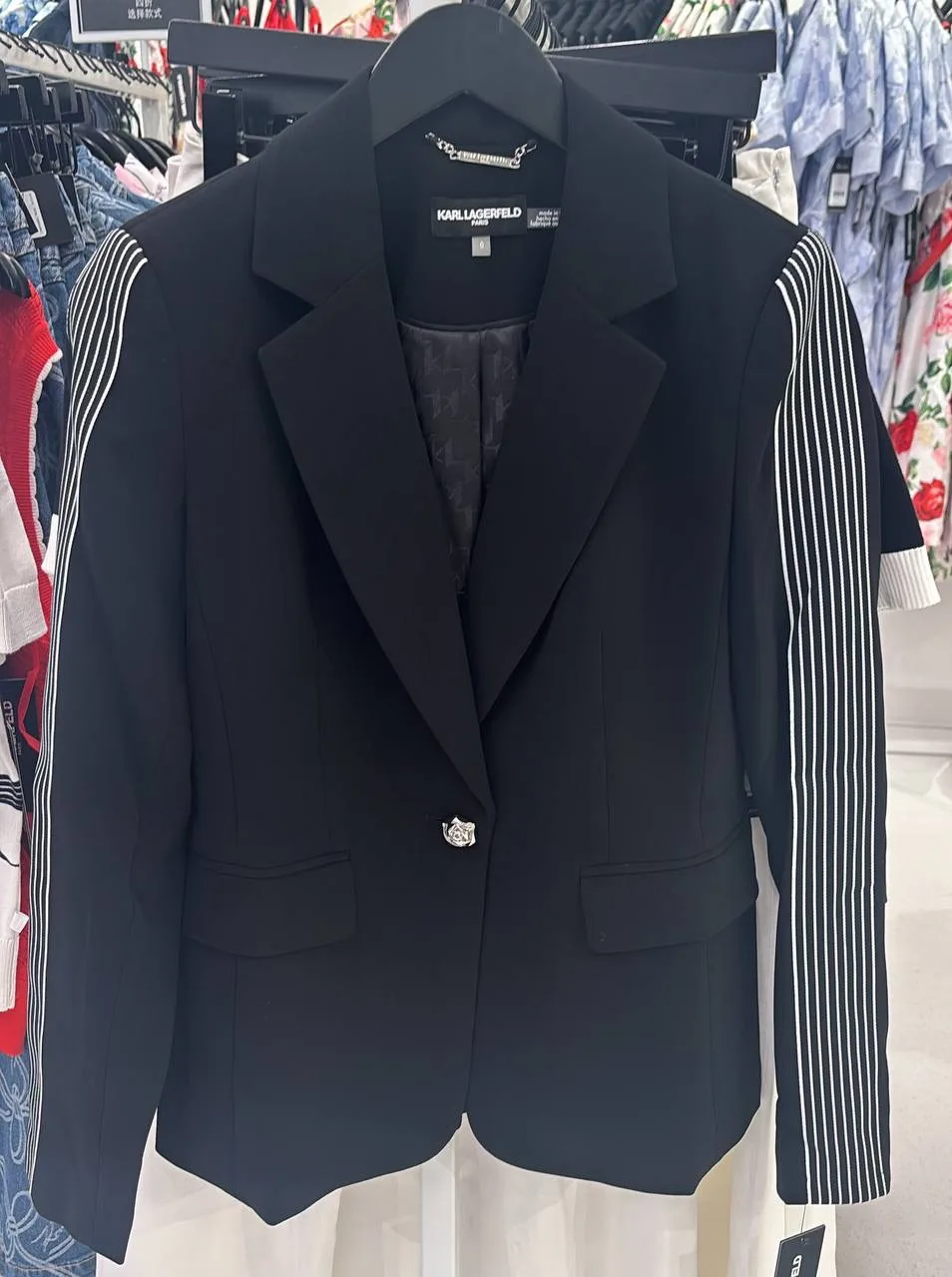 KARL LAGERFELD🏷️