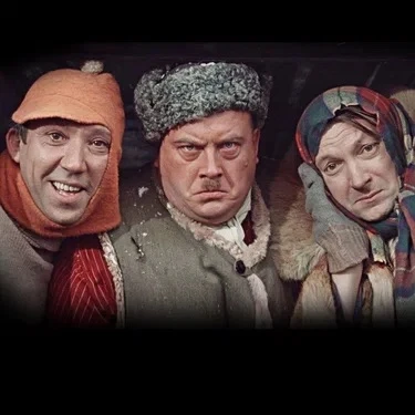 «А мне говорили, что коров можно доить только стоя. А я вон как приспособился!»

— «Операция "Ы" и д