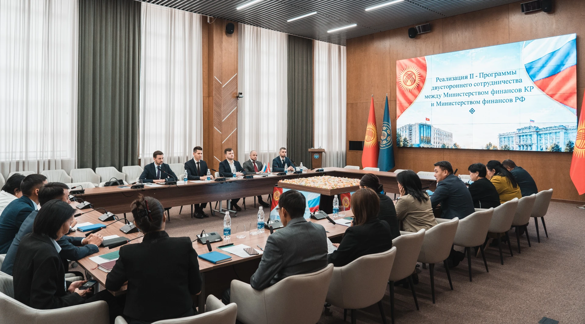 🇷🇺🤝🇰🇬 Поделились с коллегами из Кыргызстана опытом оценки налоговых расходов и нал...