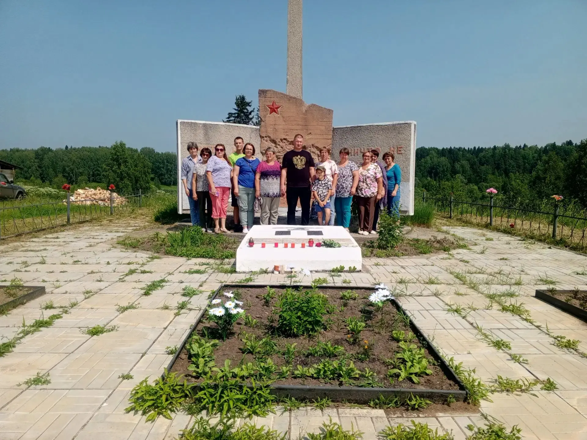 Новокривошеинское сельское поселение зажгло «Свечи памяти» 
 
Сегодня, в День памяти и скорби, мы вм