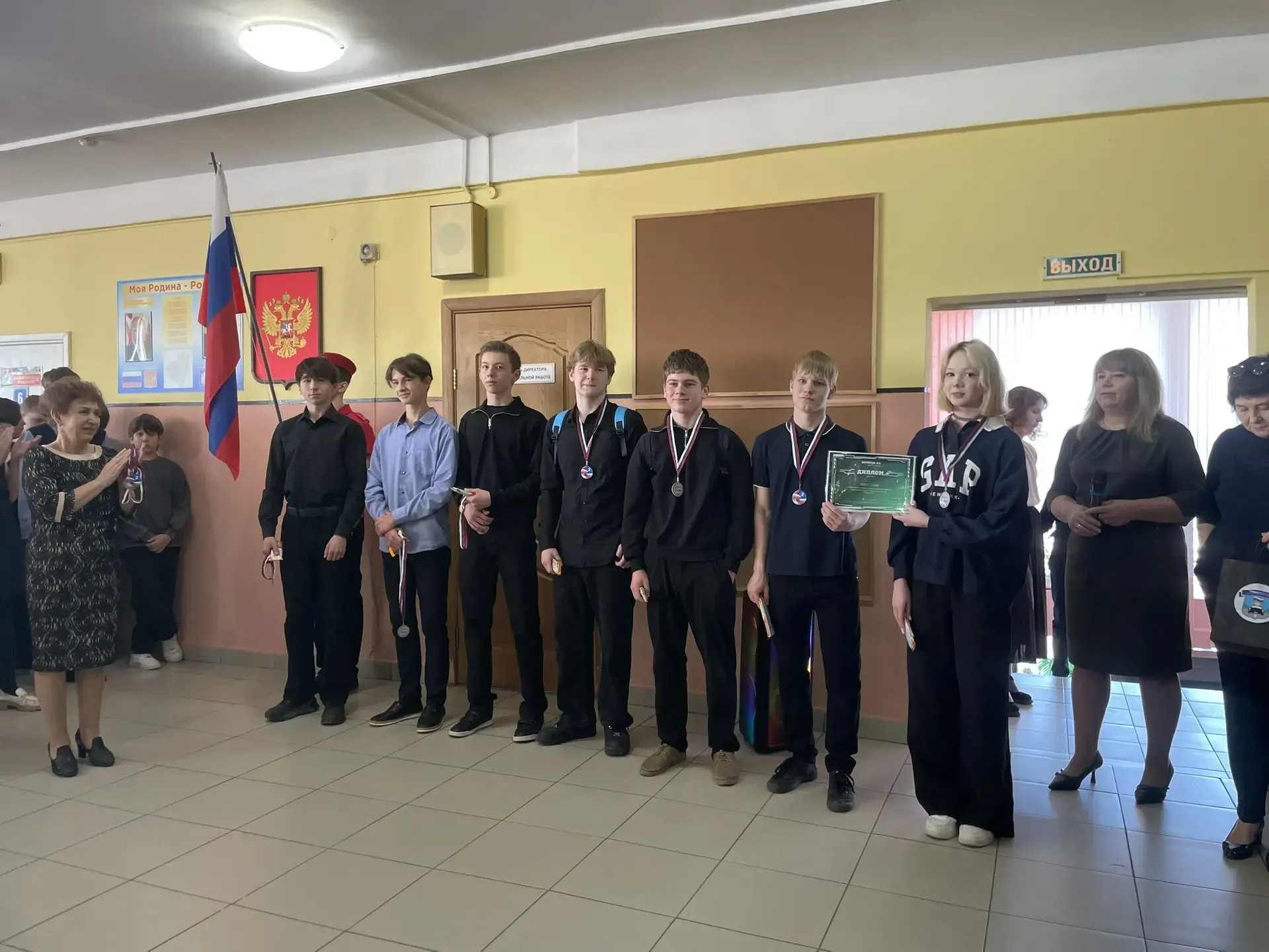 🇷🇺ПОСЛЕДНЯЯ УЧЕБНАЯ НЕДЕЛЯ 3 ЧЕТВЕРТИ СТАРТОВАЛА 🇷🇺  И начали мы последнюю рабочую неделю с традицио