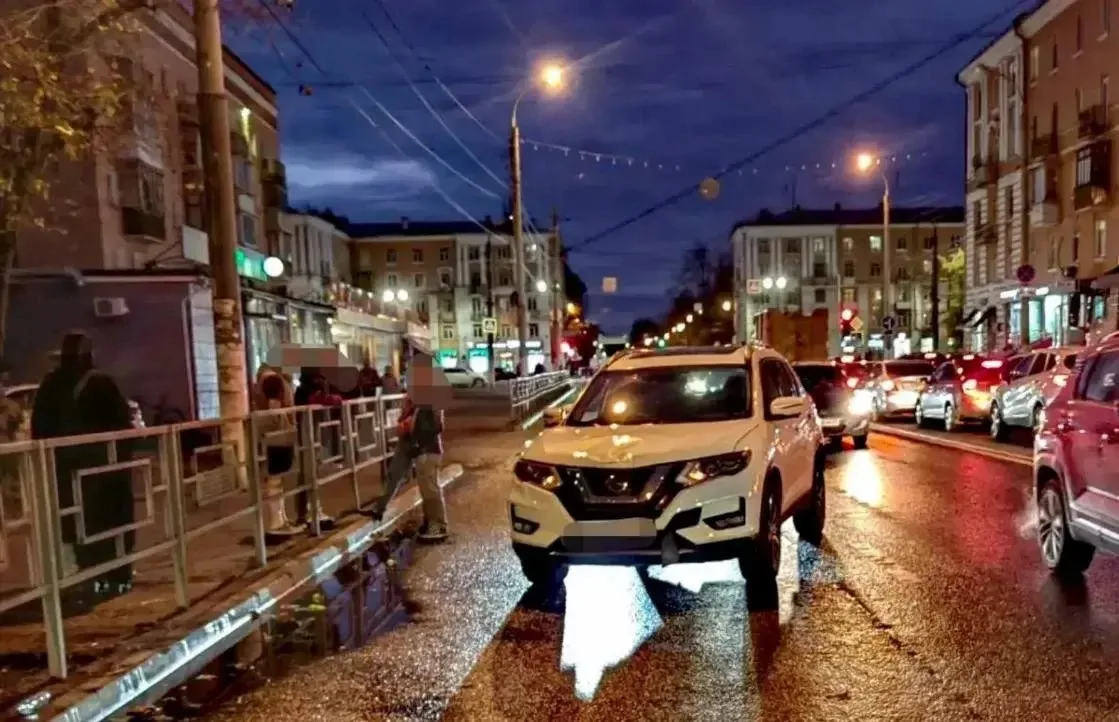 🚗 В Твери Nissan сбил 27-летнюю женщину, переходившую дорогу в неположенном месте. ДТП...