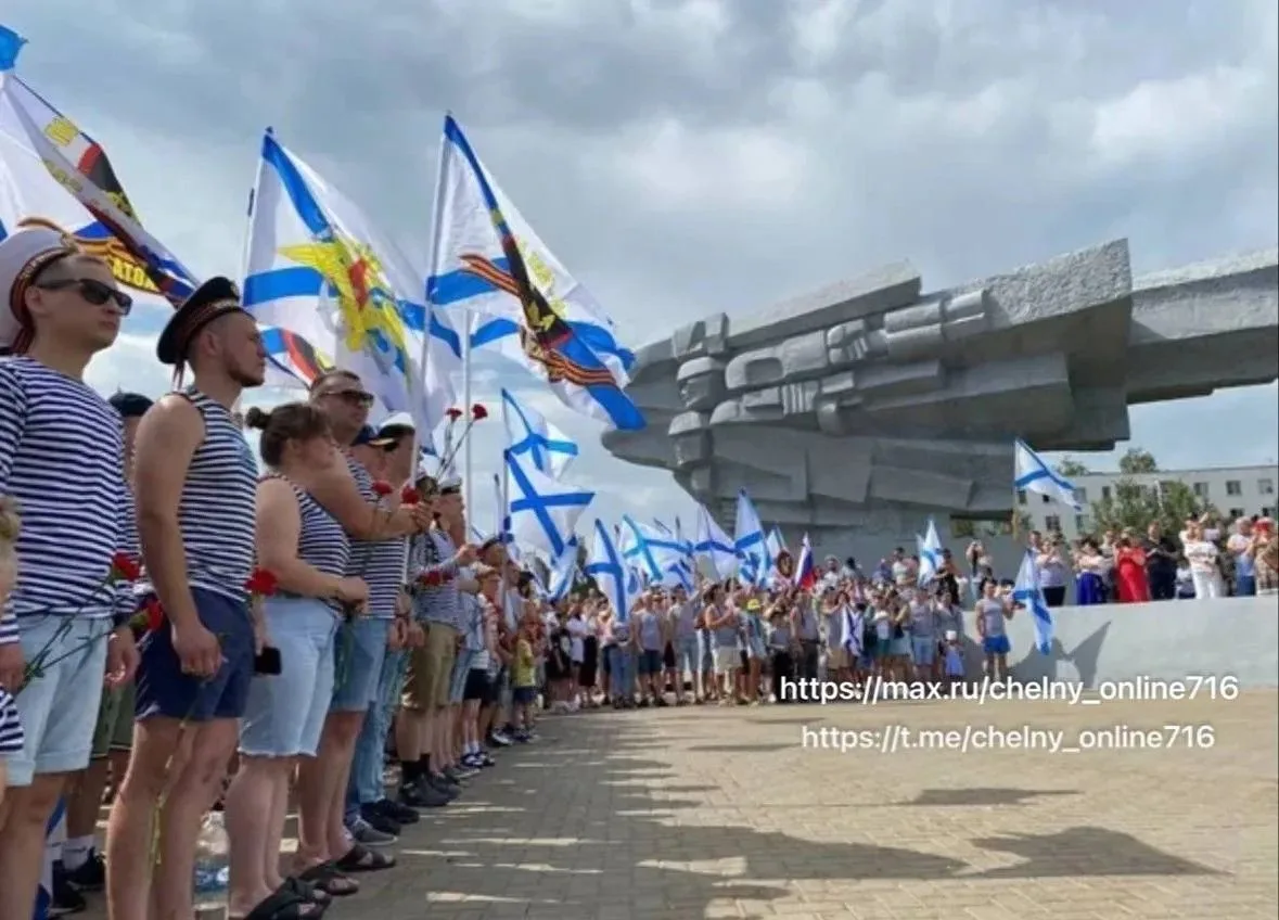 В это воскресенье на площади мемориального комплекса «Родина-мать» соберутся люди в бескозырках и те
