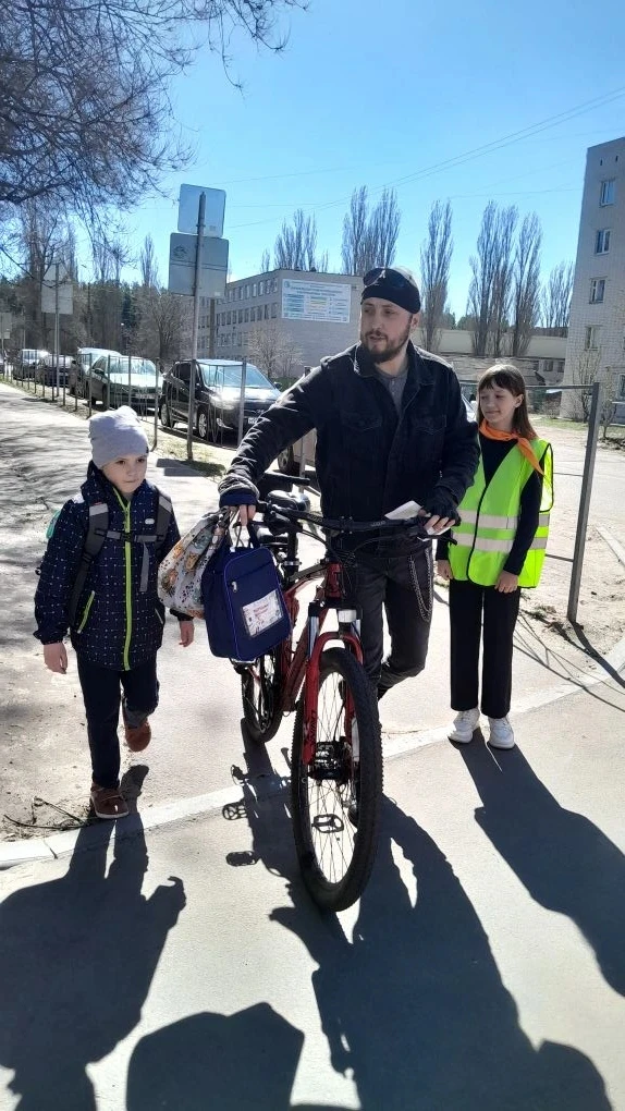 🚲 Весна — время велопрогулок!   Наши ЮИДовцы вышли в рейд: раздавали листовки и объясняли, что должн
