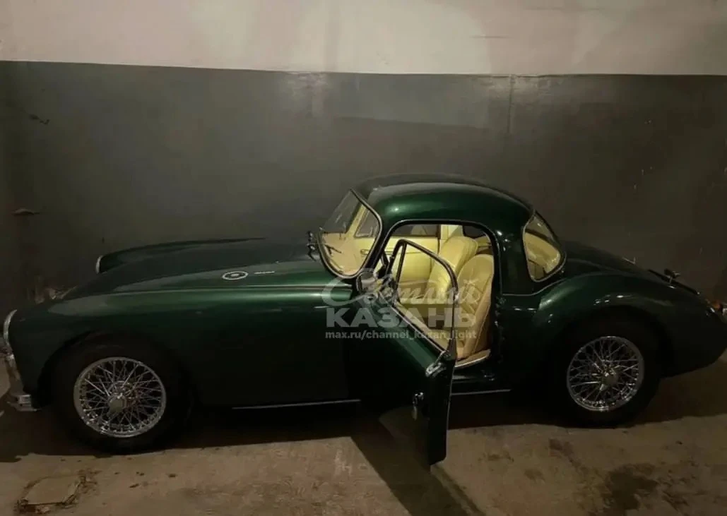 🚘 В Казани продают редкий британский кабриолет 1962 года