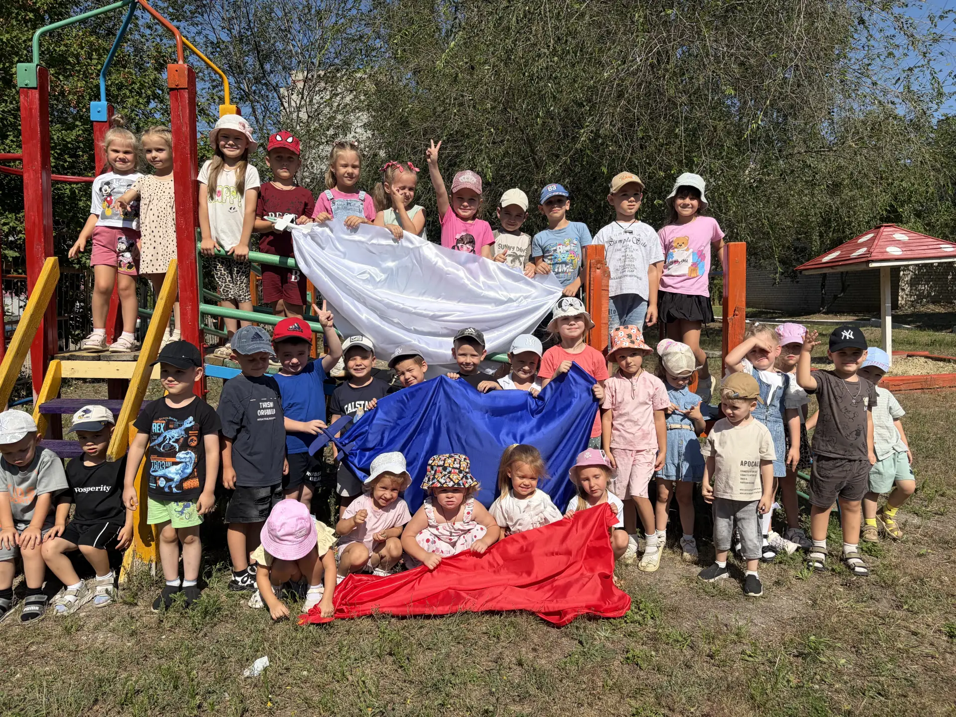 Сегодня в нашем детском саду прошел замечательный праздник, посвященный Дню российского...