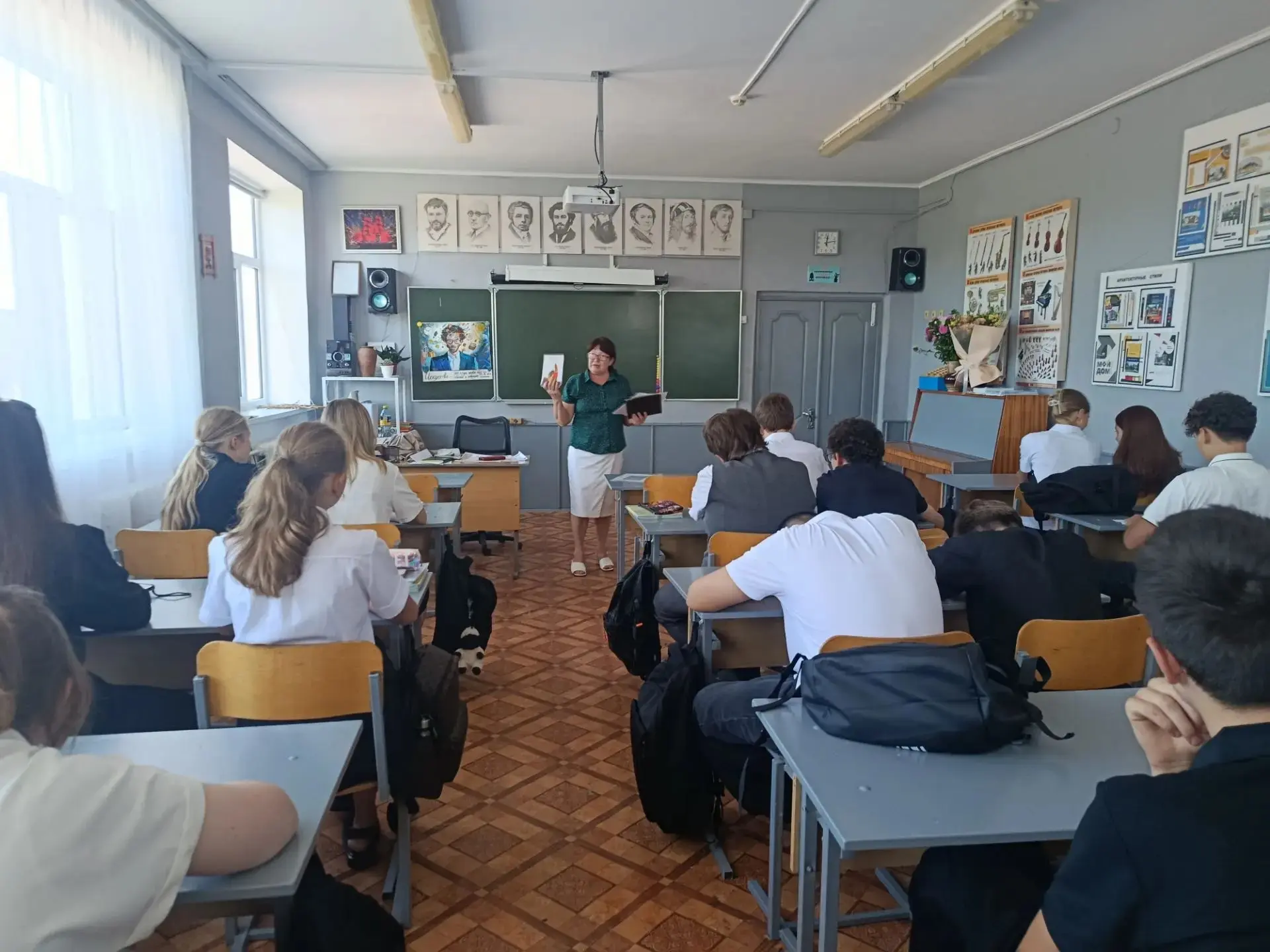 3 сентября специалист городской библиотеки микрорайона КНИИТиМ провела для учащихся шко...