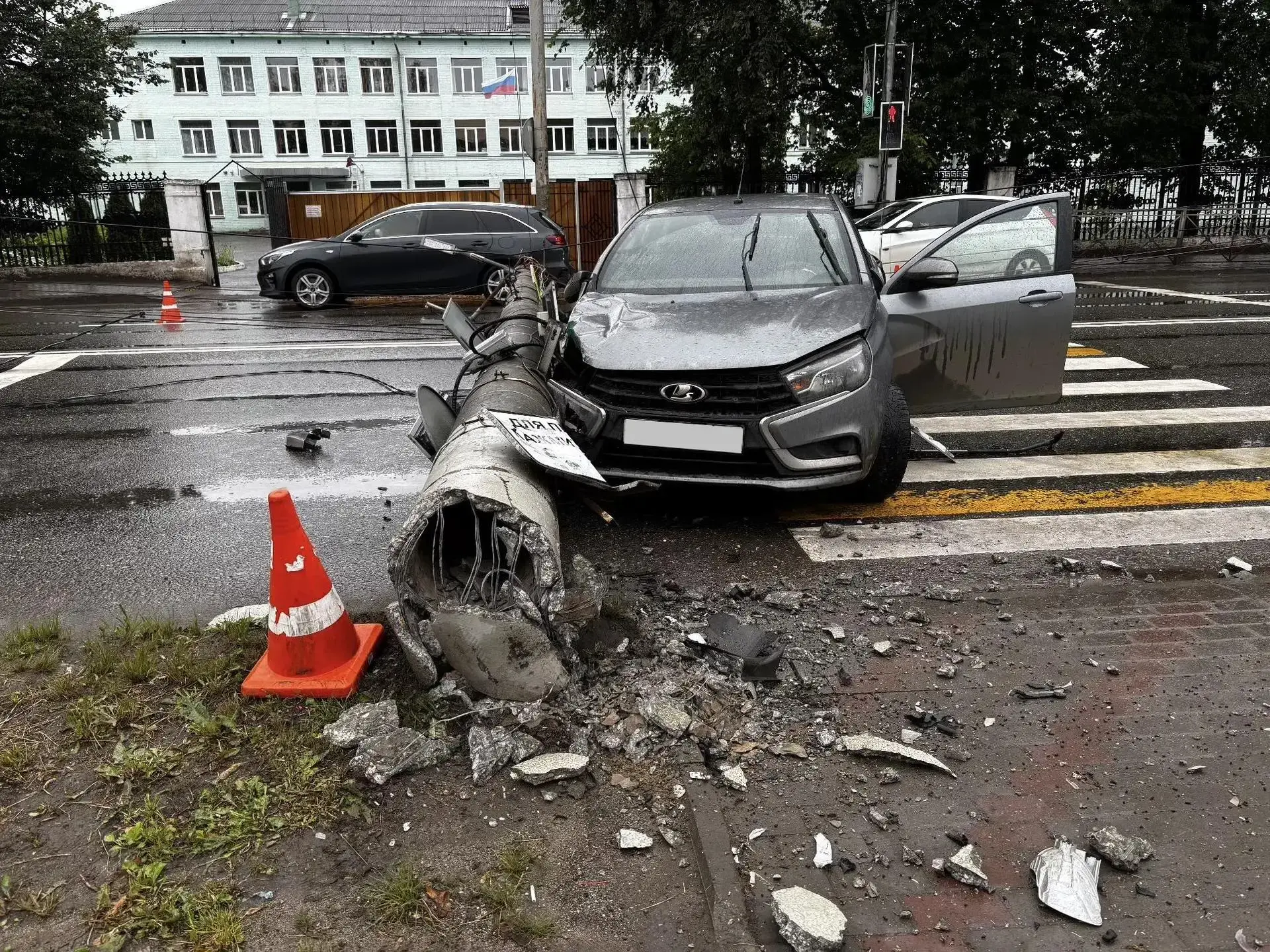 ⚡Известны подробности о ДТП с упавшей опорой на Октябрьском проспекте.