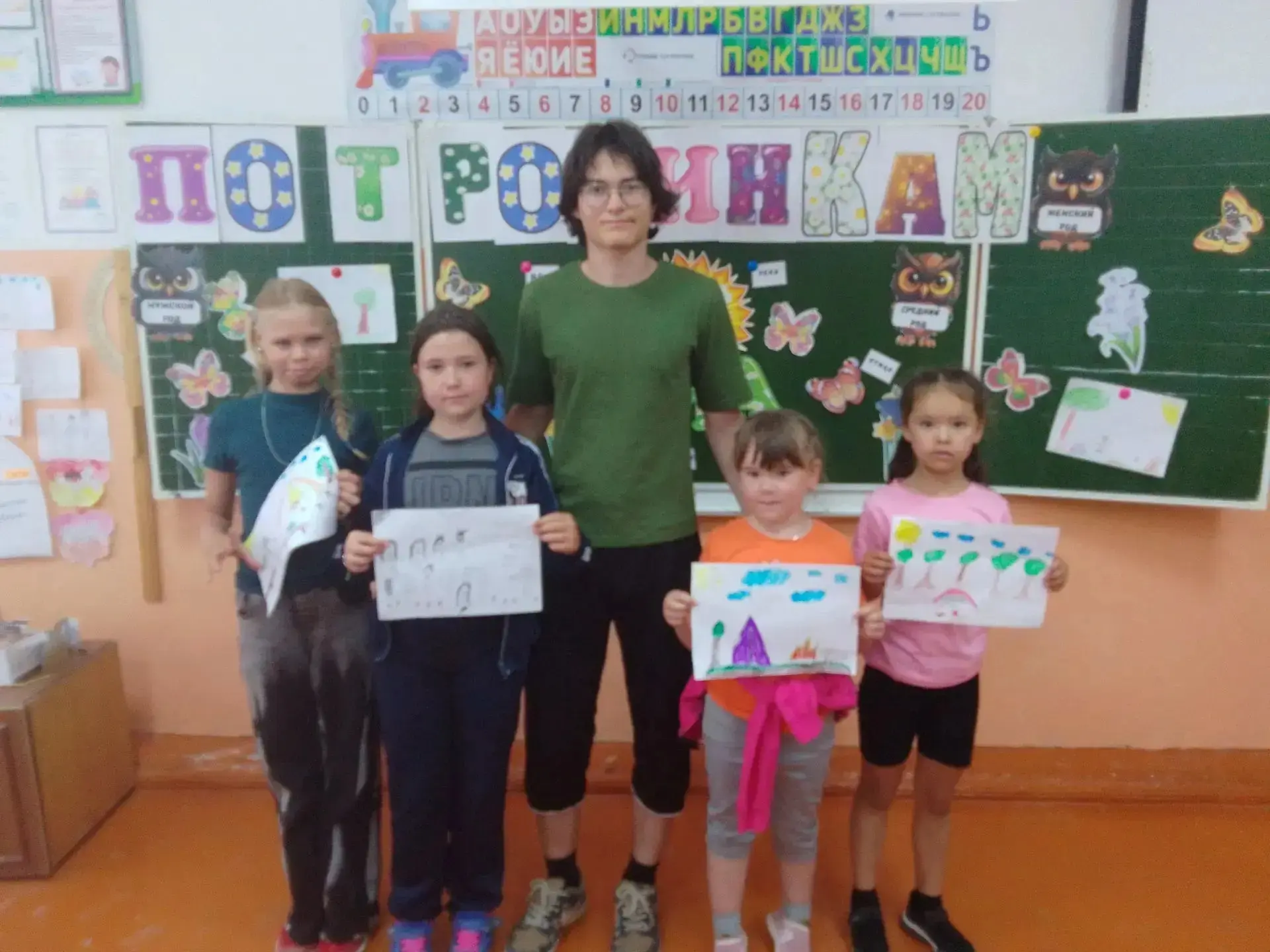 Сегодняшний день в летнем оздоровительном лагере "Непоседы" филиала МАОУ-СОШ с. Золотая...