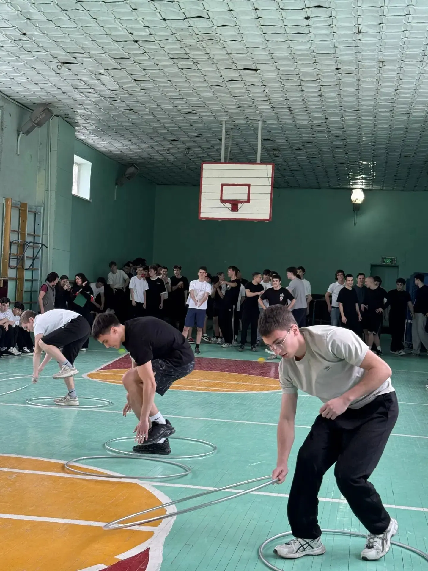 "А ну-ка, парни!"                                                                                   