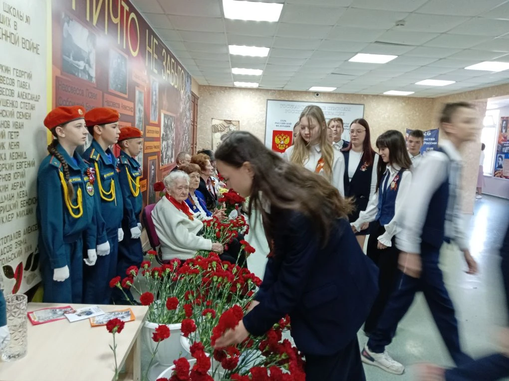 ВСПОМНИМ ВСЕХ ПОИМЕННО  ⭐️8 мая в рекреациии Героев Гимназии прошли традиционные памятные мероприяти