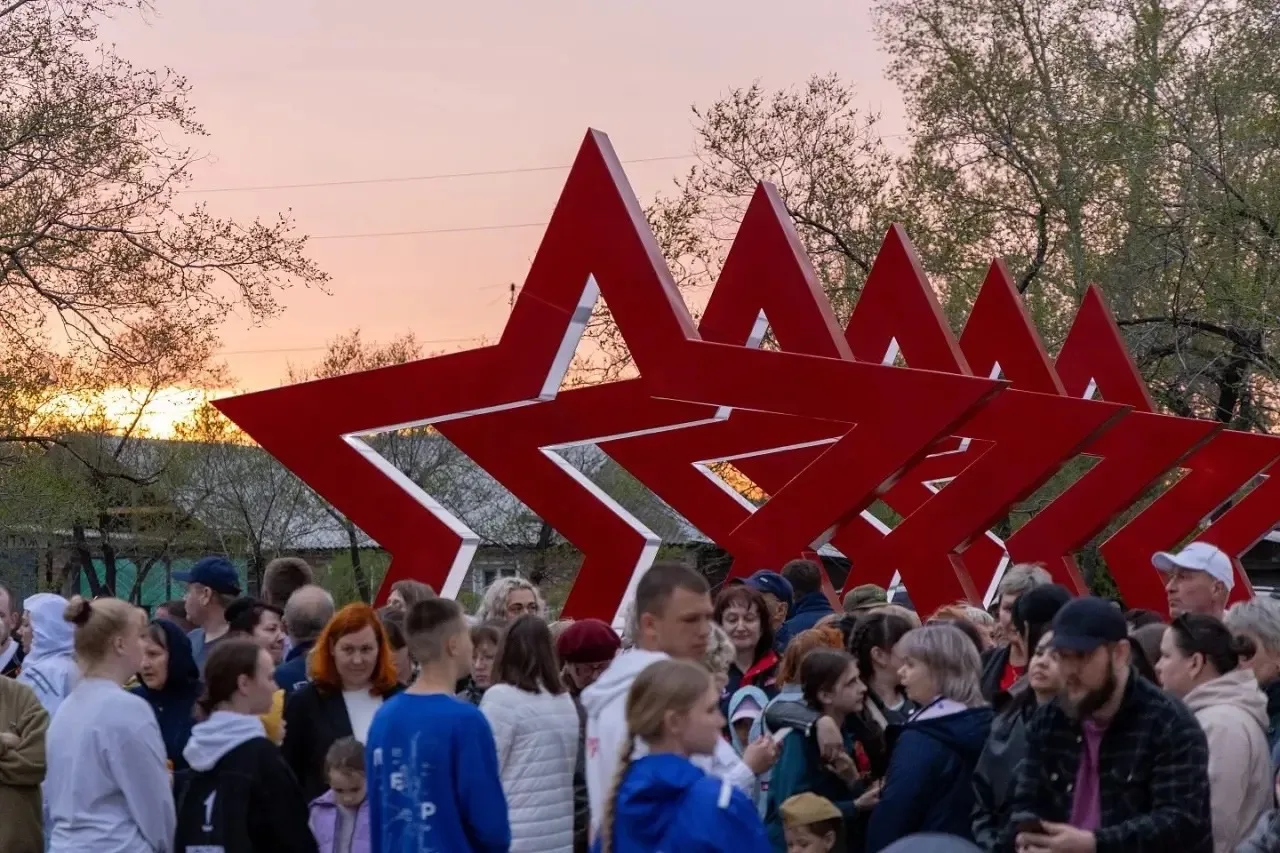 🔥 Сквер «Звезда» открыли в Черногорске   Он находится недалеко от музея истории города и примыкает к