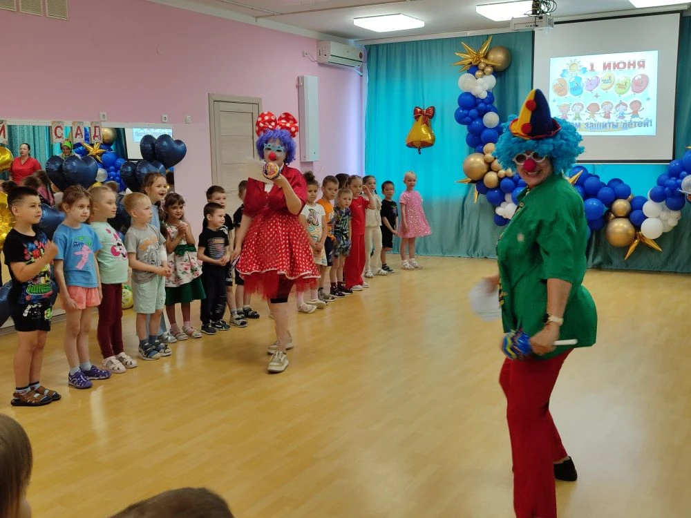 День защиты детей прошёл в детском саду. К нашим маленьким друзьям пришли веселые клоун...