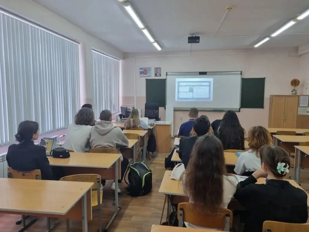 🔔 Тематический урок «Тёмная сторона ИИ»  24 марта в нашей школе прошёл тематический урок, посвящённы