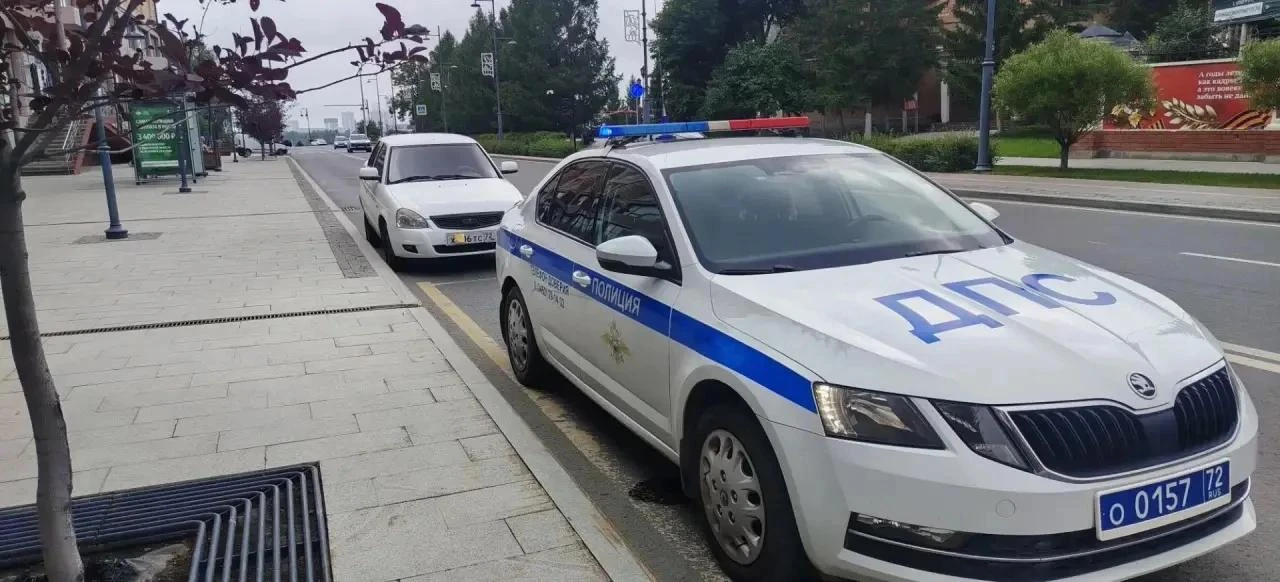 ❗️ В центре Тюмени сотрудники Госавтоинспекции выявляют нарушения правил парковки.