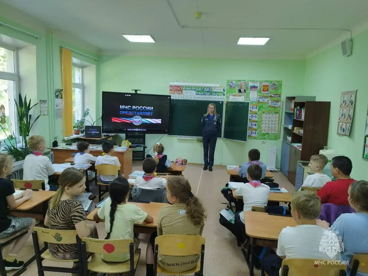 Сотрудники МЧС России проводят уроки безопасности для юных туляков в преддверии Дня защиты детей  В 