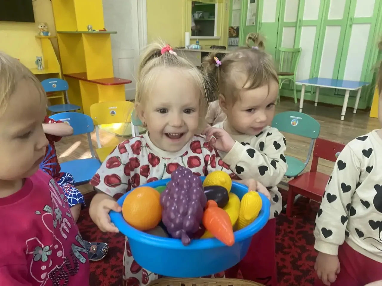 Дети раннего возраста помогли Зайке собрать урожай🍅🥒. 🥕