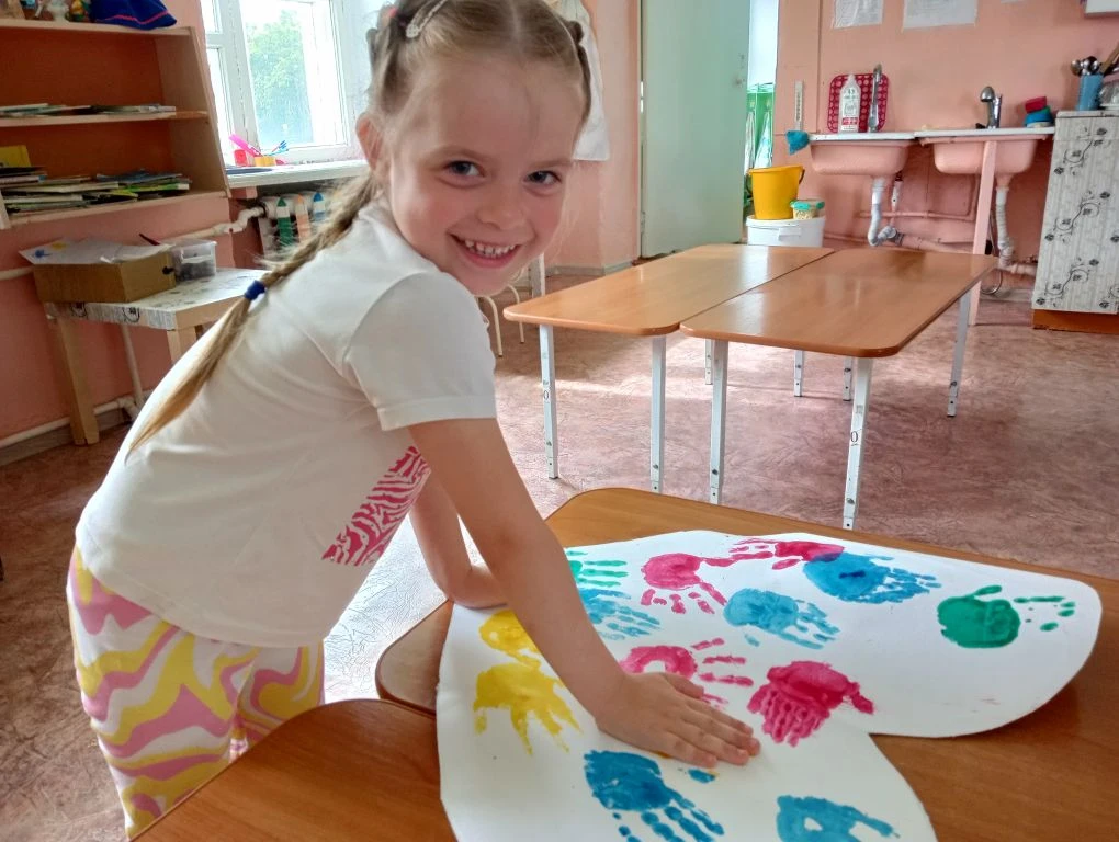 Обмакнули мы ладошки🤲