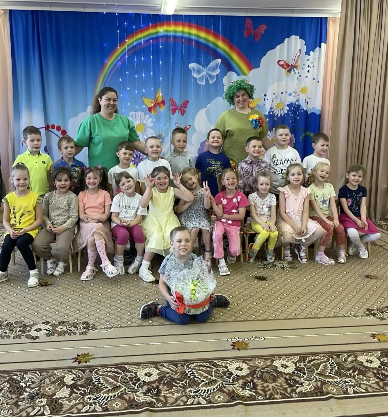 Здравствуй, лето! Первый день! Ура!
Под таким девизом сегодня прошёл весёлый праздник. На улице стоя