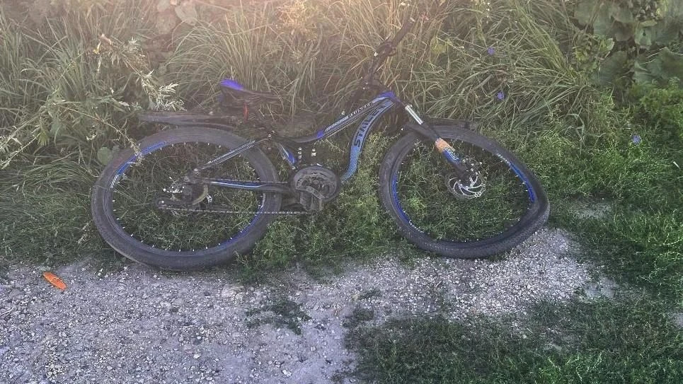 🚨 В Новосиле под колеса автомобиля попала 11-летняя велосипедистка