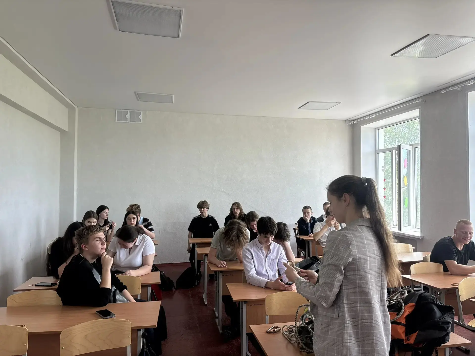 🗓 21 мая в рамках работы Креативных классов для обучающихся ГБОУ «Школа № 42 г. о. Донецка» доцентом