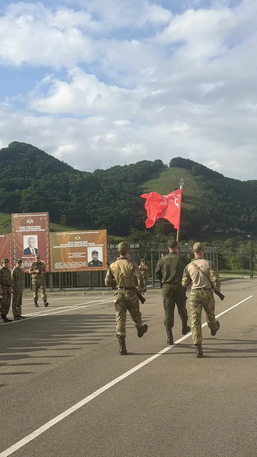 В Мостовском районе проходят учебные сборы по основам военной подготовки. В них принимают участие уч