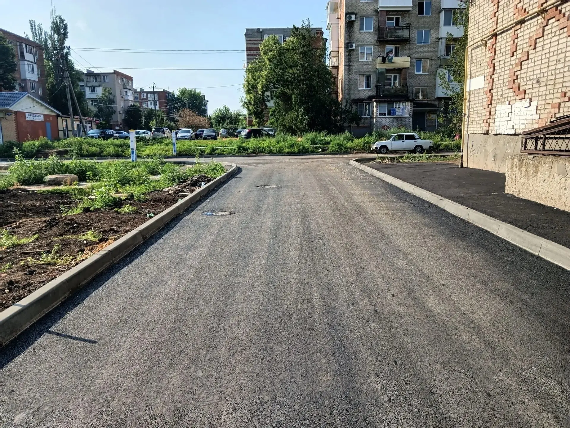 На улице Плеханова в Ейске сотрудники завершились работы по восстановлению дорожного по...