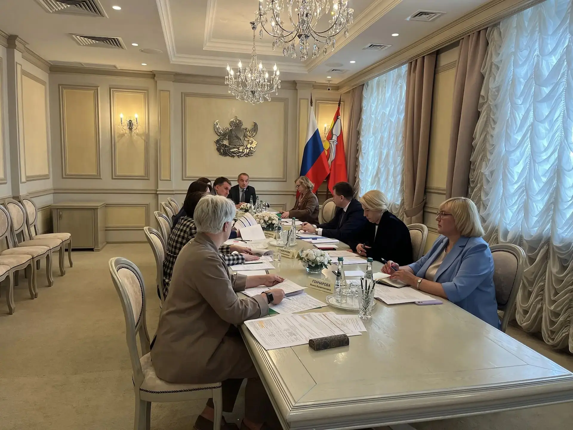 «Каковы пути устранения кадрового дисбаланса в сфере образования, здравоохранения и соц...