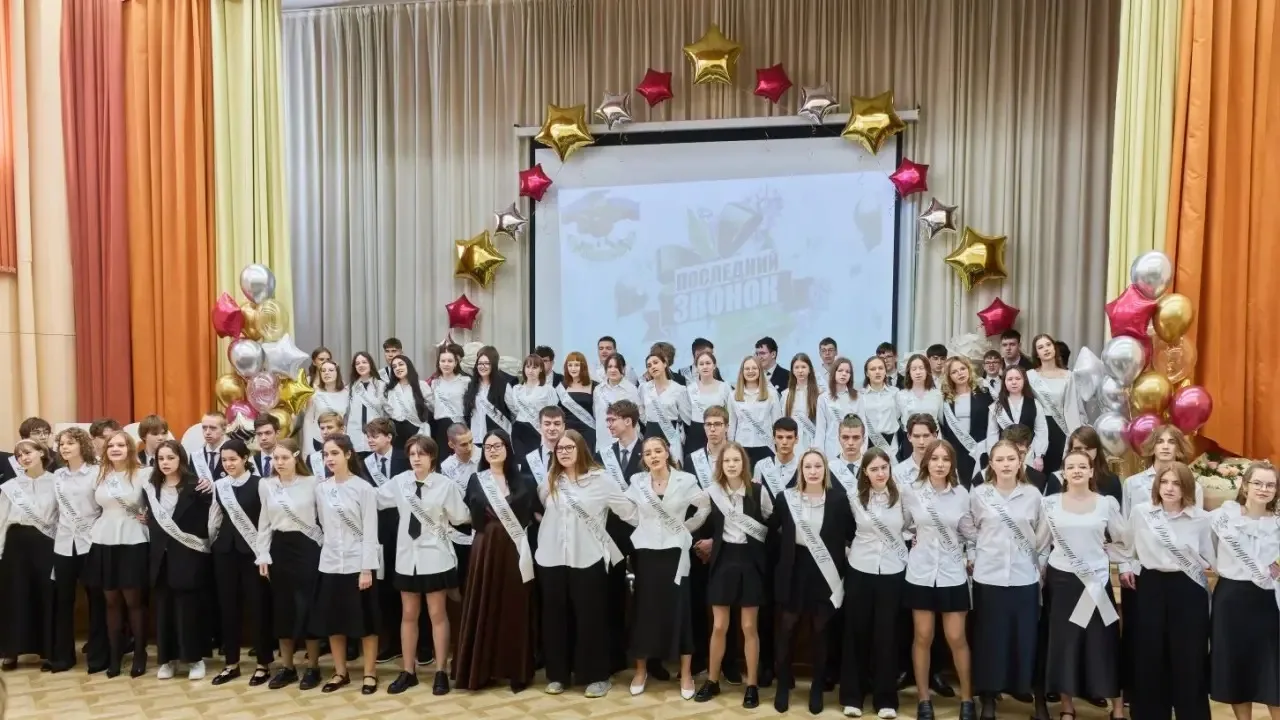 Прощай, 9 класс! 🧑‍🎓👨‍🎓🔔

Прозвенел Последний звонок для наших девятиклассников. Это был неверо