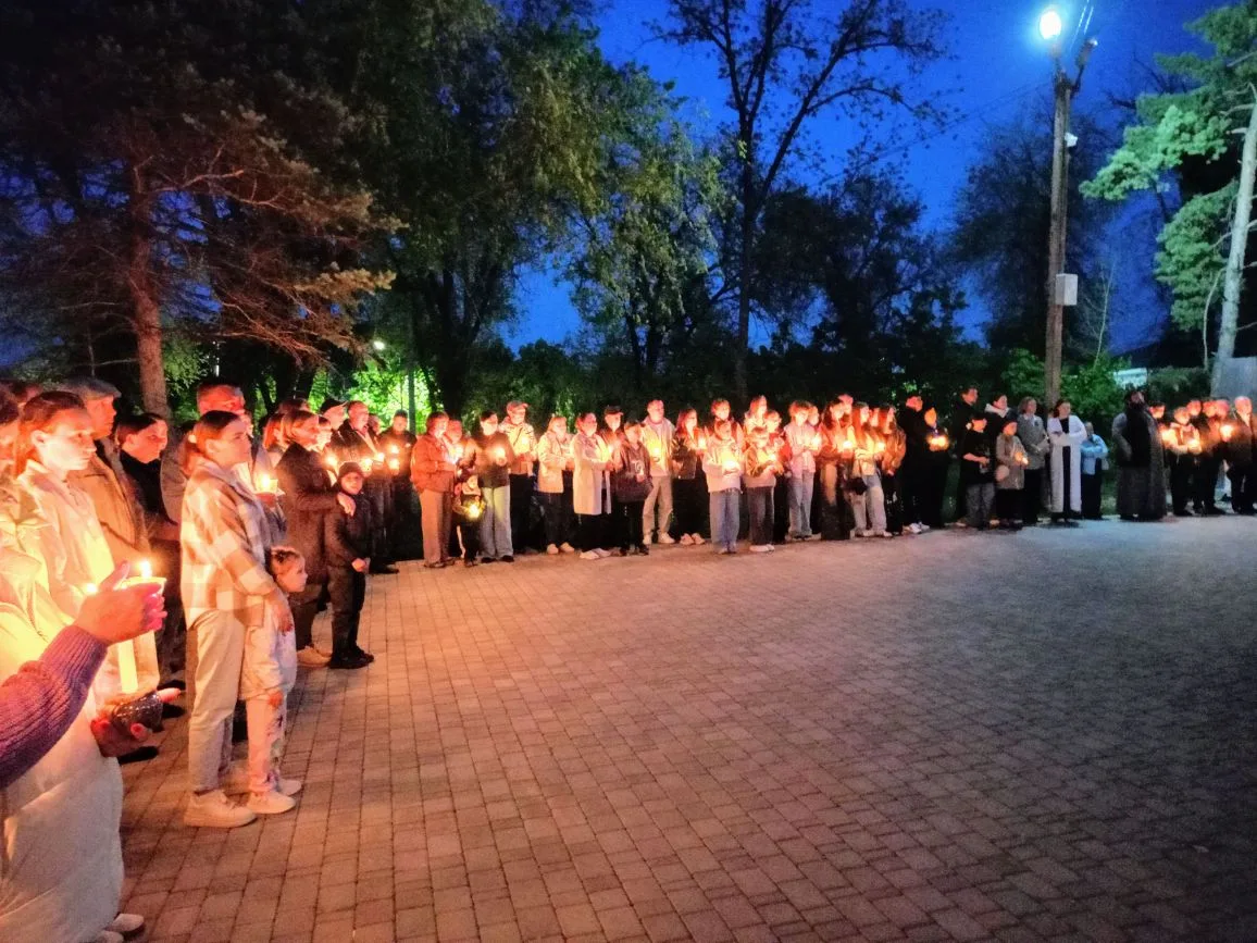 8 мая в селе Китаевском  у Мемориала Вечной Славы прошло традиционное факельное шествие, посвящённое