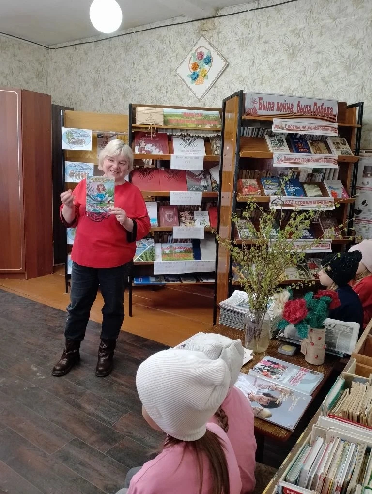 Для воспитанников  старшей группы детского сада, была проведена экскурсия в библиотеку....