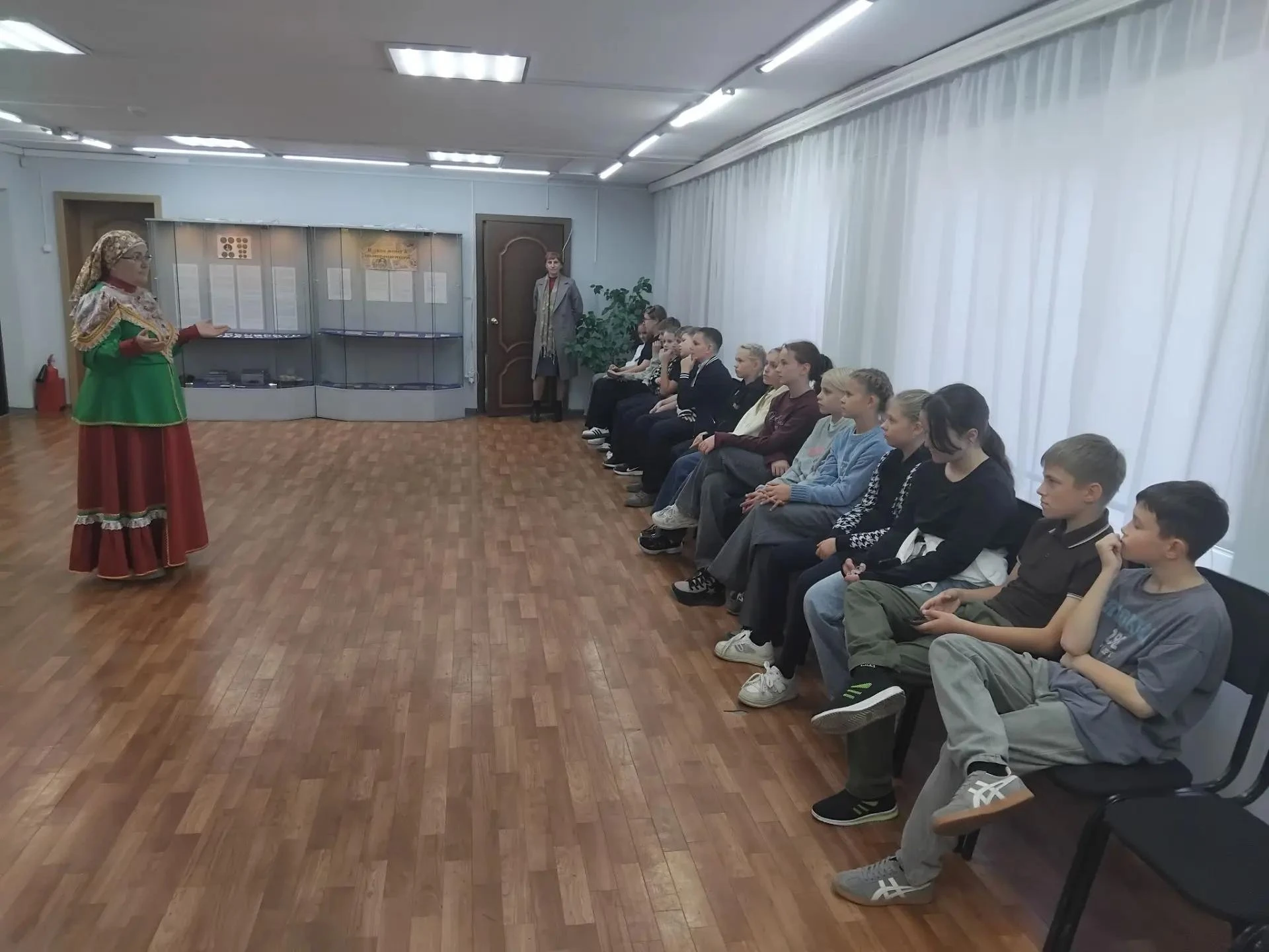 «Живая нить традиций»: пятиклассники Черлакской гимназии погрузились в мир казачьей кул...