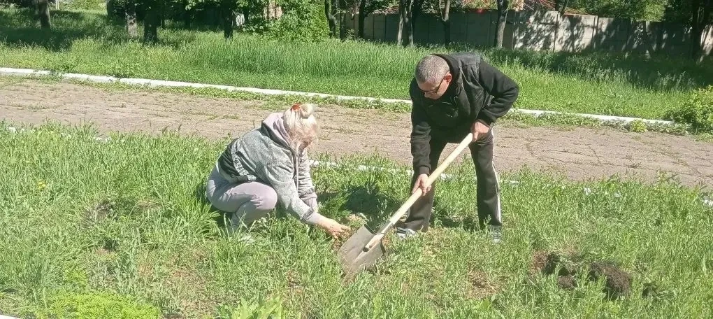 В рамках проекта "Маленькие добрые дела " работники
Светлодарского дворца культуры в п. Новолуганско