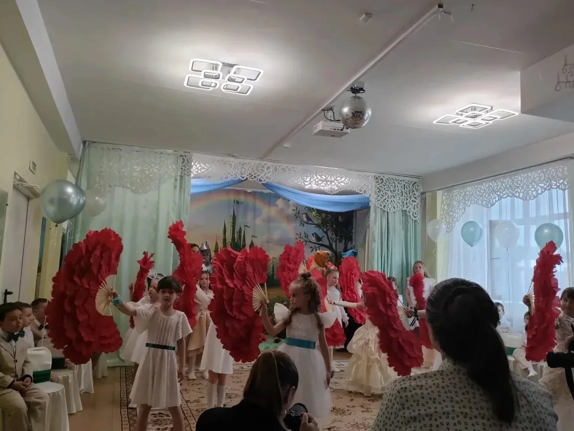 ✨ В 3 корпусе тоже прошёл прощальный выпускной. Он превратился в волшебное путешествие ...