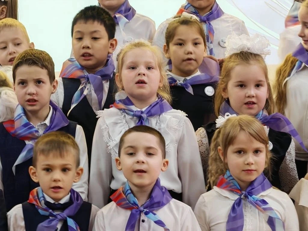 ✨ День, когда обещания звучат от всего сердца!   Сегодня в нашей школе был особенный день. Сразу два
