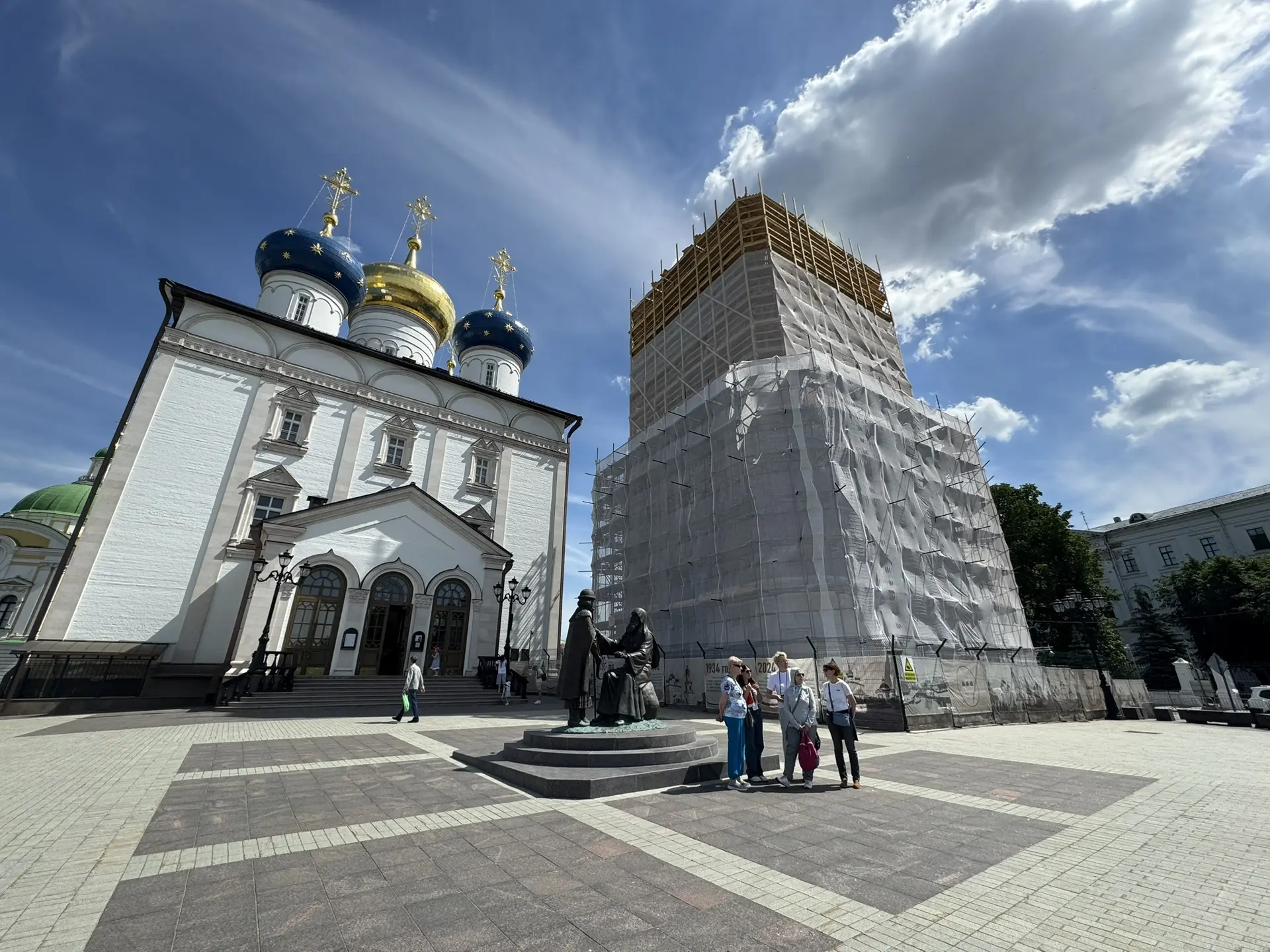 Продолжается строительство колокольни Спасо-Преображенского собора.