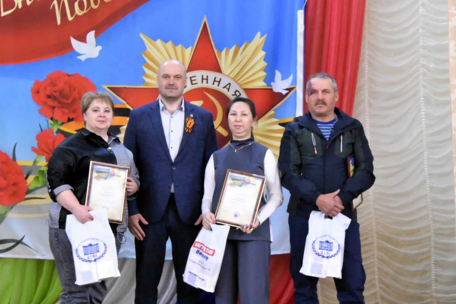 📍 Глава Барабинского района провел рабочие поездки в сельсоветы накануне Дня Победы  🎖️ На этой неде
