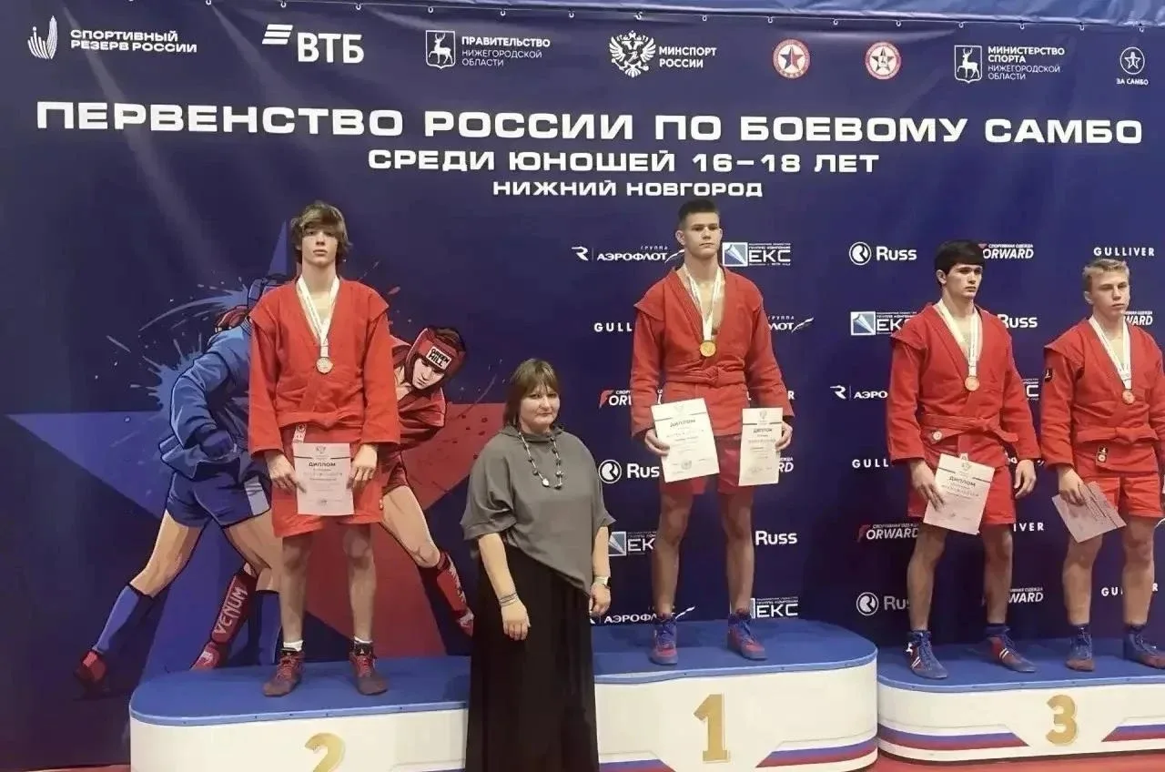 🥈На Первенстве России по боевому самбо спортсмен из Энгельса завоевал "серебро"