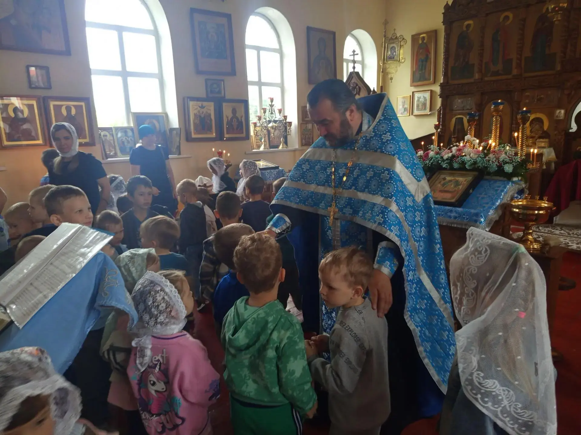 Сегодня в храме Сретения Господня г. Строитель, для воспитанников и сотрудников детског...