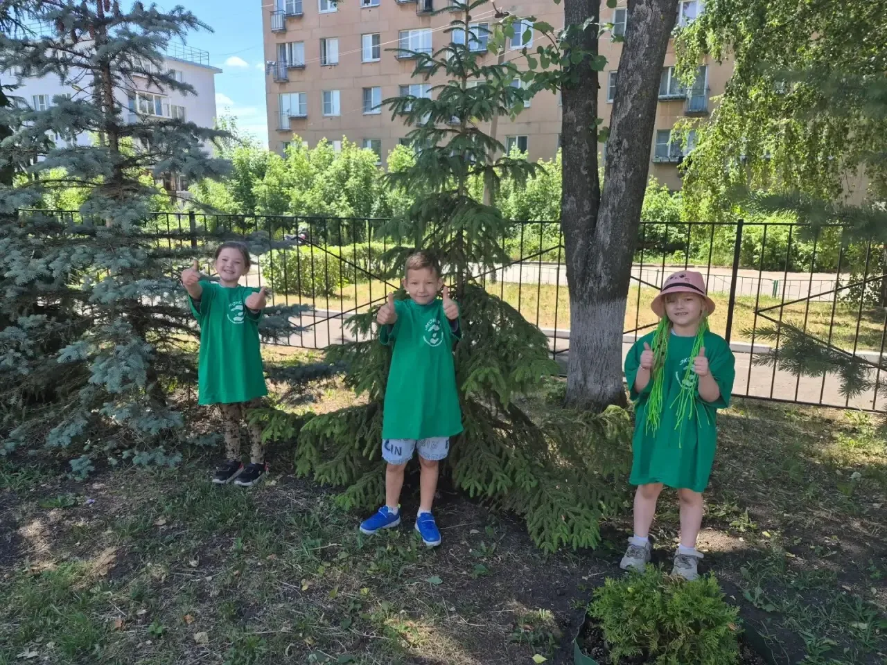 🌳✨ Юннатские экспедиции: как мы заботились о природе прямо в пришкольном лагере! ✨🌳

🗺️🔍Наши юнн