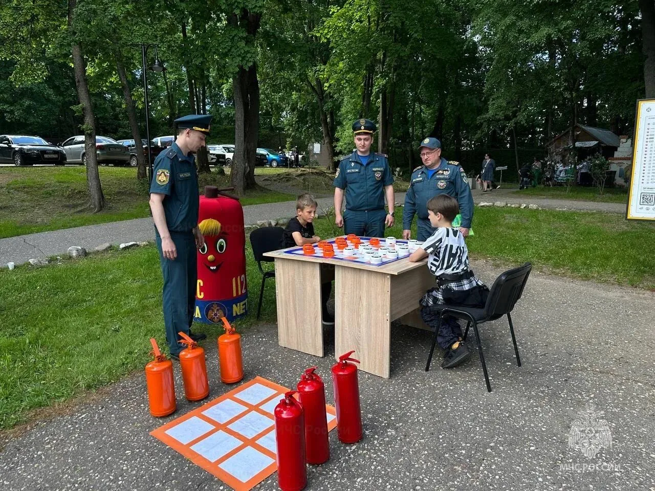 ⛑ В Рузе сотрудники МЧС провели мероприятие в честь Дня подмосковных парков  В минувшие выходные пар
