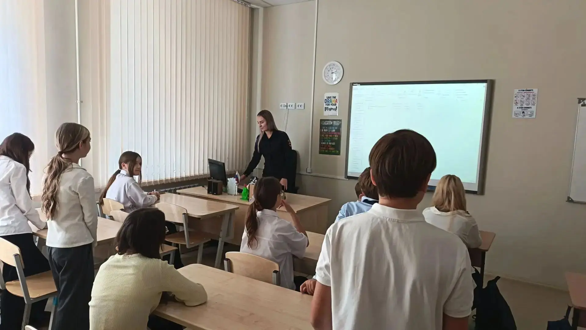 Сегодня в нашей школе состоялась встреча учеников 6 класса с сотрудником ГИБДД 🚔.