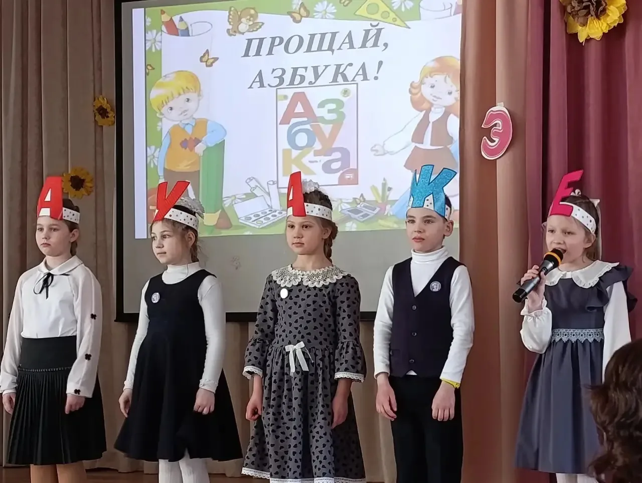 💁‍♂️ПРОЩАНИЕ С БУКВАРЁМ📖  📚 Сегодня в первых классах нашей большой школы прошёл праздник «Прощание с