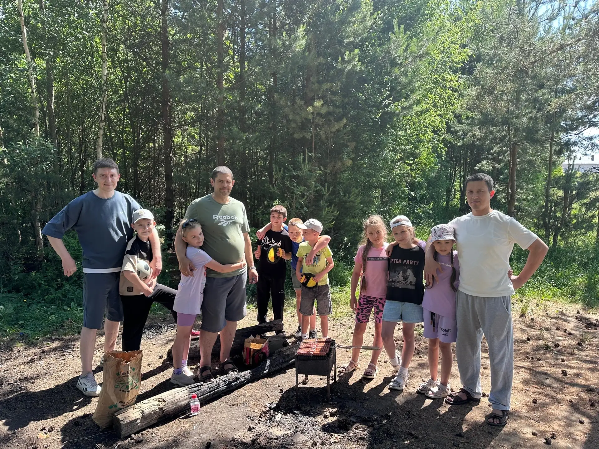 🌱Учебный год окончен! 2 Б отпраздновал каникулы на природе

🍴12 июня ученики 2 Б класса вместе с к