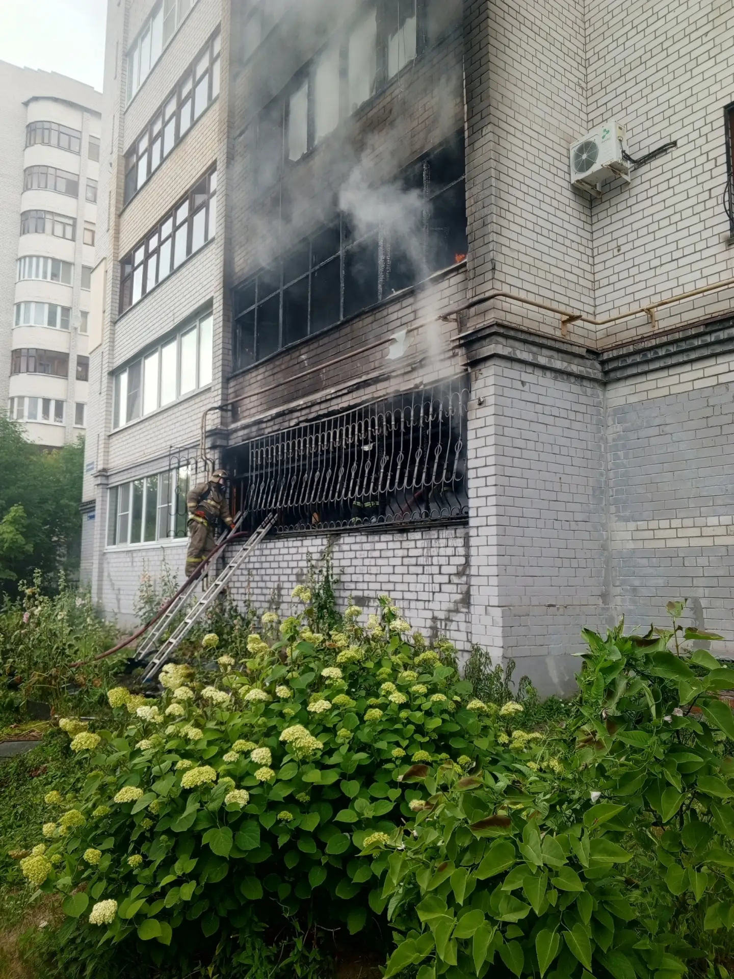 Пожар на Красноборской.

📍 Ярославль
👉 Подписаться
🔥 Ярославль ЧП