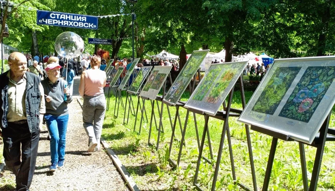 🎨 Цветы России: Черняховская ДХШ вновь стала украшением праздника!

В нашем городе с размахом прохо