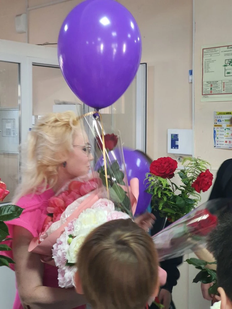 ПОЗДРАВЛЯЕМ!  ✏️Сегодня свой день рождения отмечает самый лучший и дорогой директор нашей школы Акас