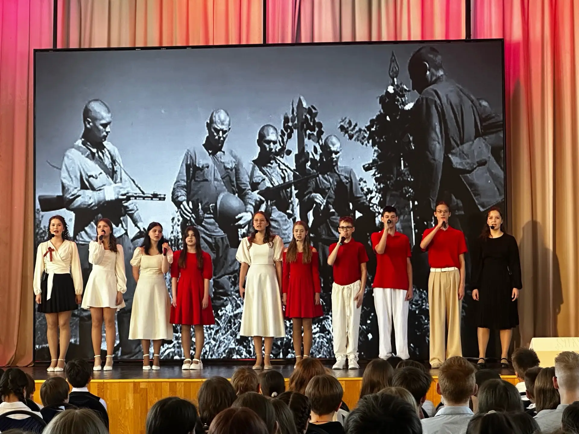 🇷🇺 ТИШИНА, КОТОРУЮ НЕ НАРУШИЛИ  Пятые, шестые, седьмые. Возраст, когда война уже не кажется далёкой 