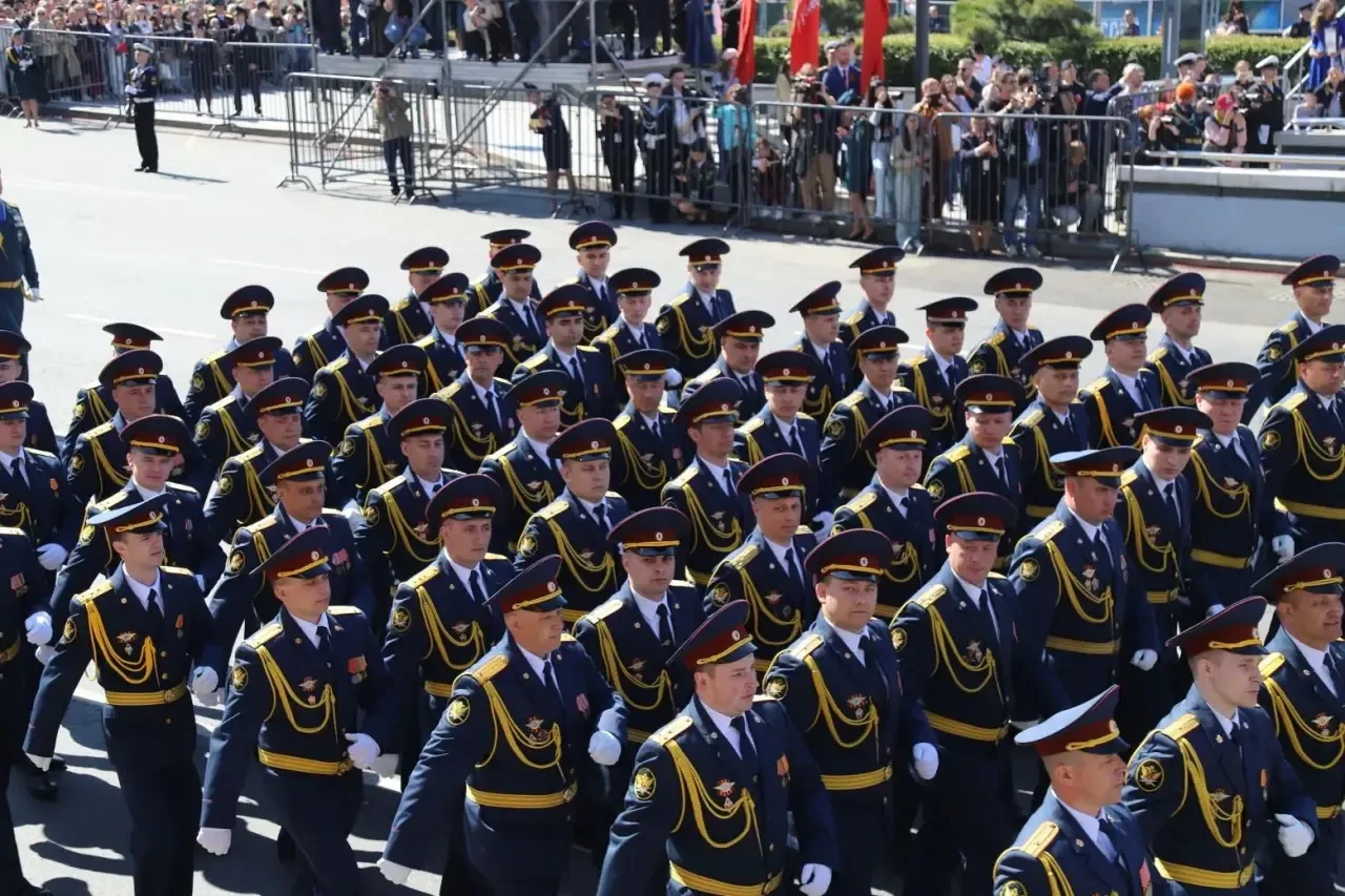 Традиционно красивой кульминацией празднования Дня Победы становится Парад на Центральной площади Вл